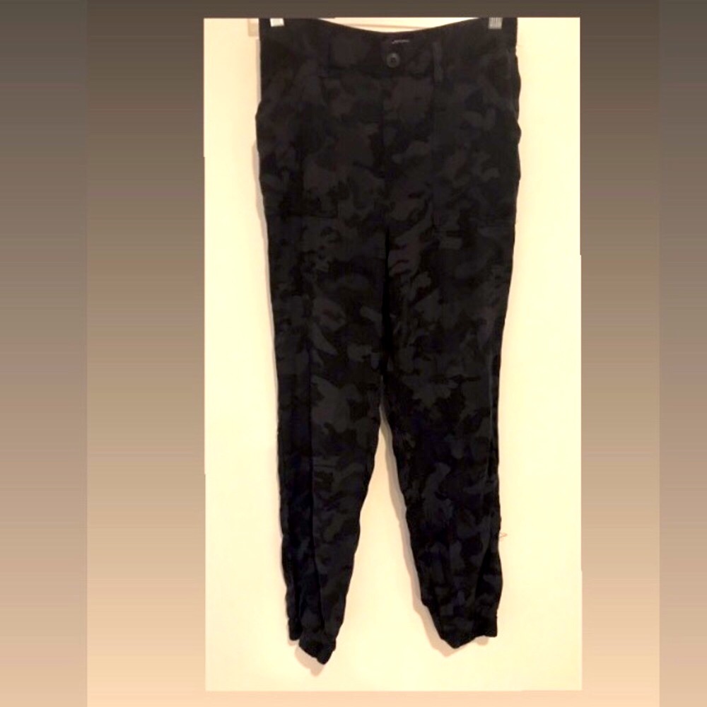 Rewash Camo rayon Joggers Junior's Size M, missing fabric belt.